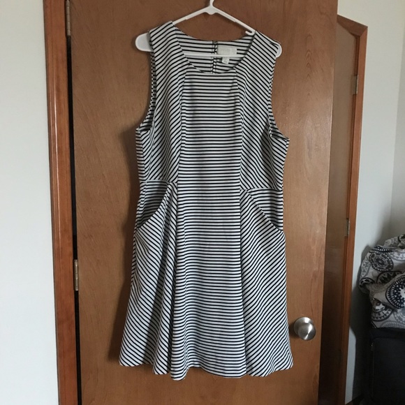 Forever 21 Dresses & Skirts - Black/White Forever 21 Plus Dress w Pockets 3X